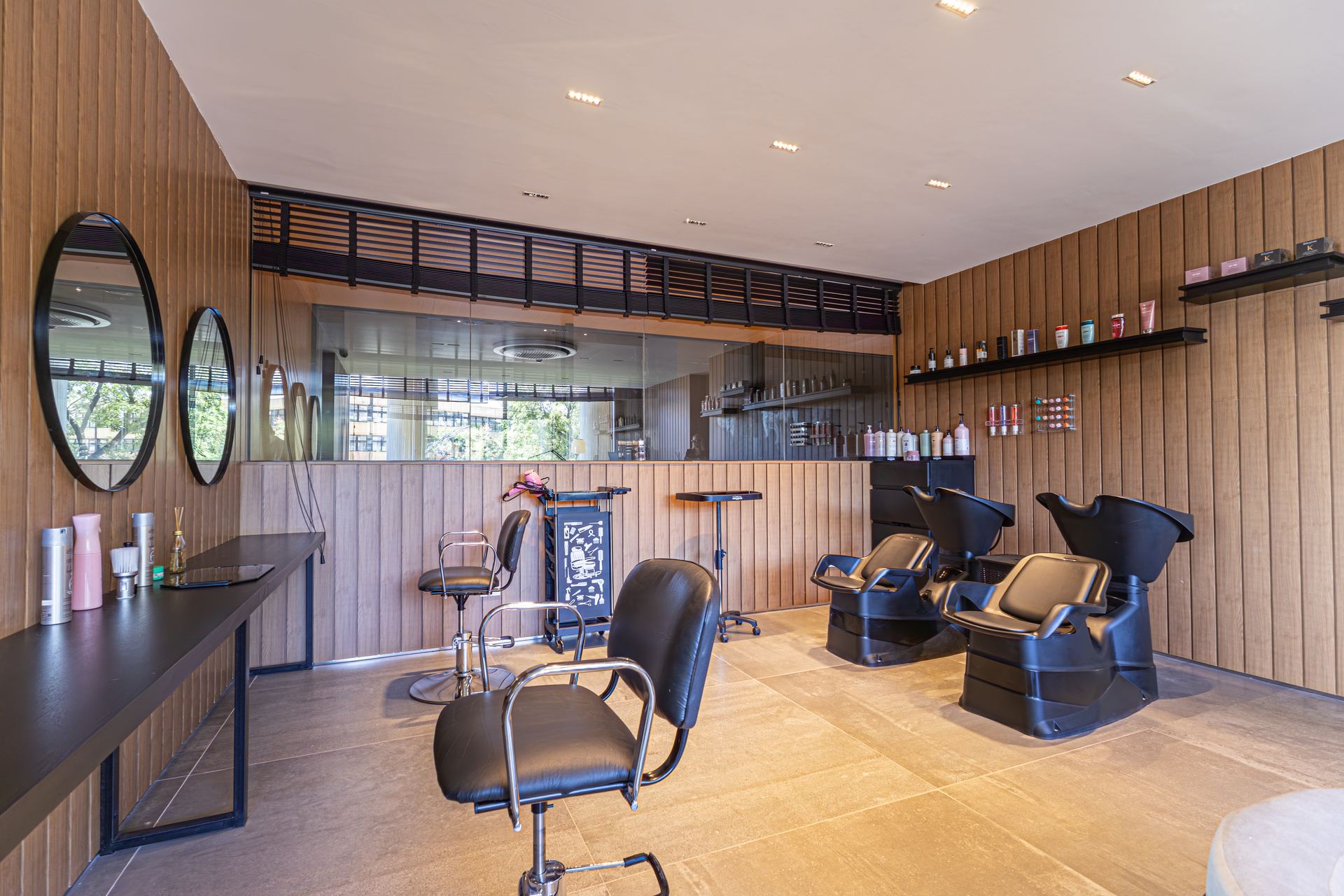 Beauty salon Av Libertador